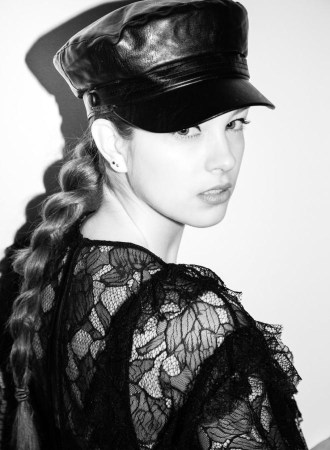 assets/Models/profile/jessica-low/gallery/_resampled/FillWzEwMCwxMzZd/37032662-10160599111350710-607288562970263552-o.jpg